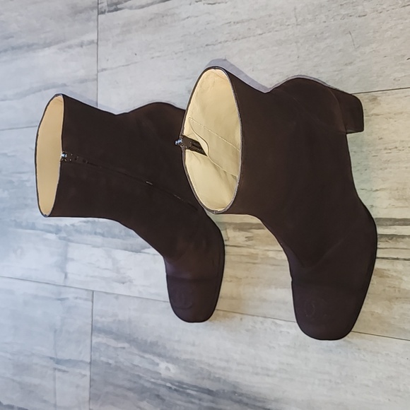CHANEL Suede Boots - Picture 5 of 10